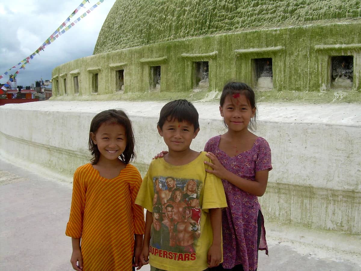 Niños nepalís en Boudhanath