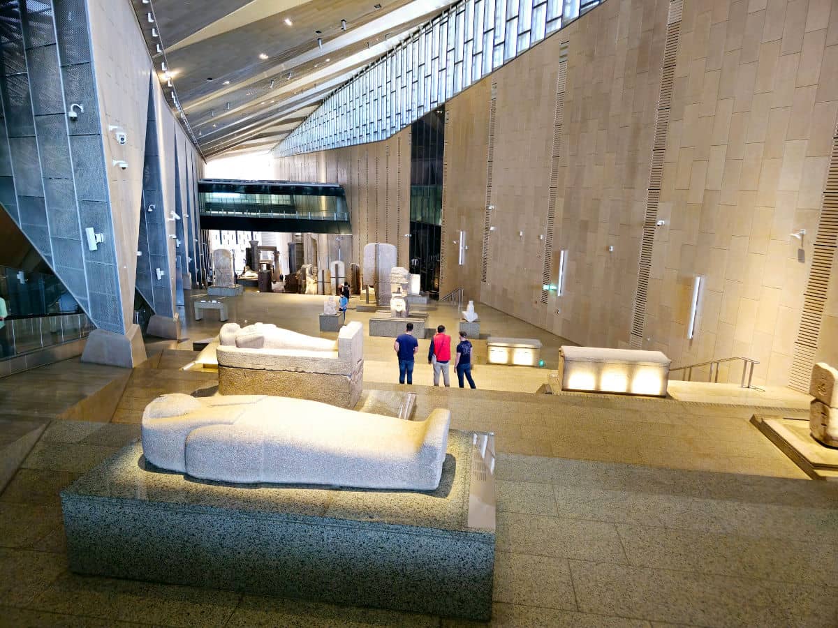 Ataúdes faraónicos en el Gran Museo Egipcio