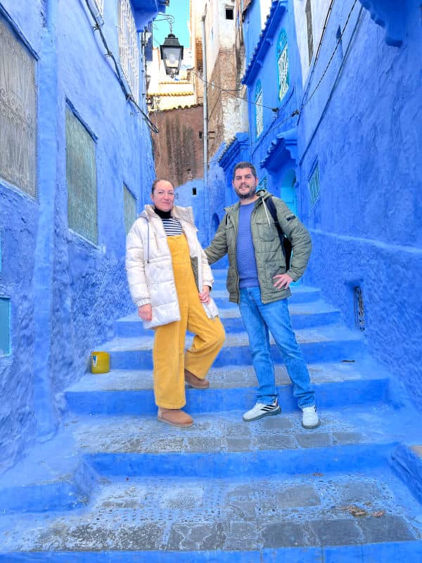 En las callejuelas azules de Chefchaouen en Marruecos