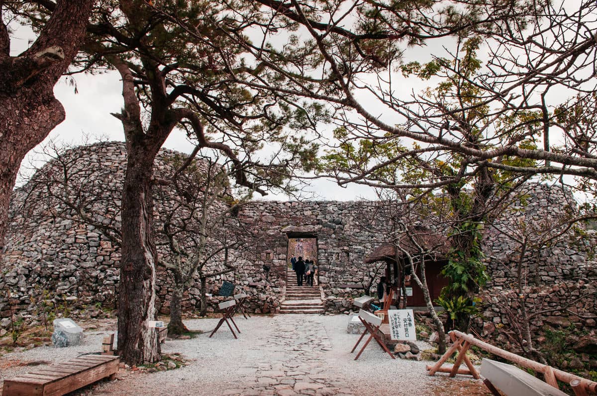Ruinas del Castillo Nakijin en Naha, Okinawa