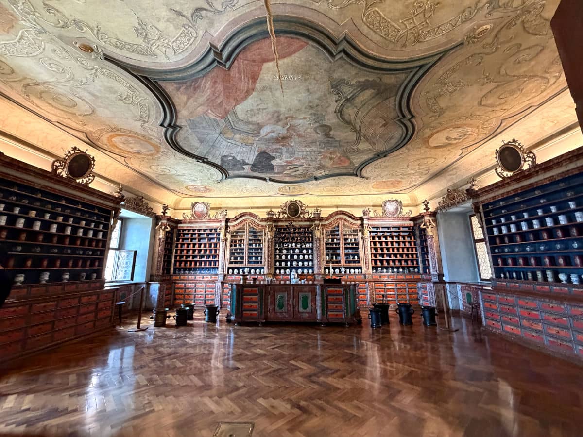 La espectacular farmacia del Hospital de Kuks