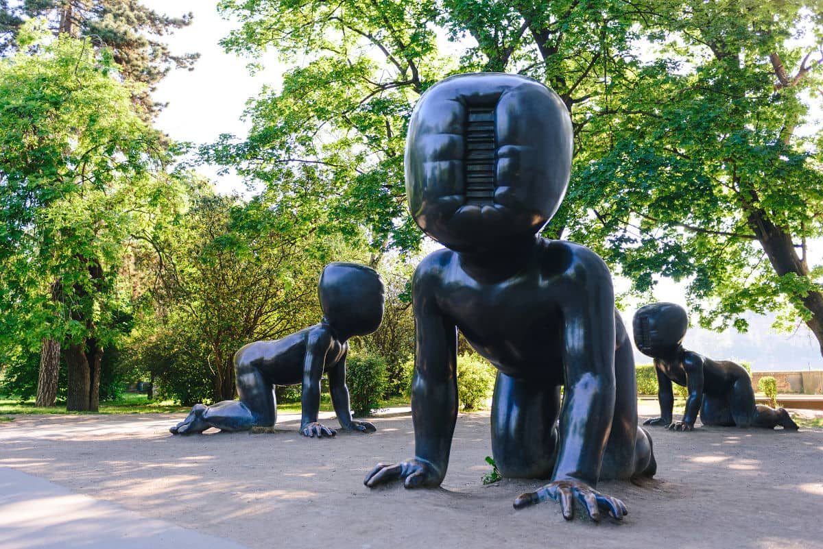 Los Miminka de Miminka en la Isla de Kampa en Praga