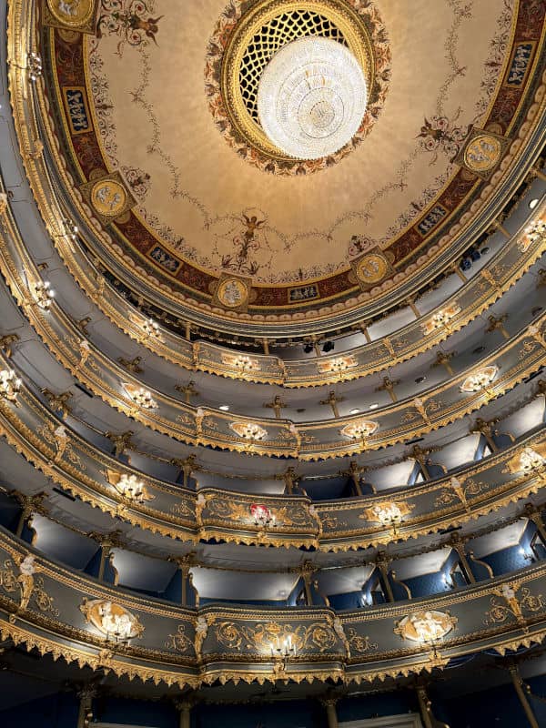 Los maravillosos palcos del Teatro de los Estamentos de Praga