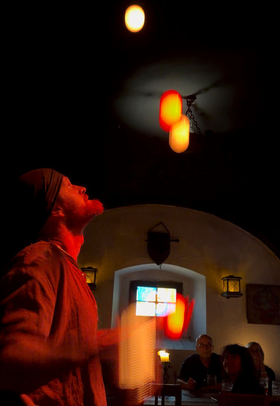 Malabares en la cena del Hotel Medieval de Dětenice