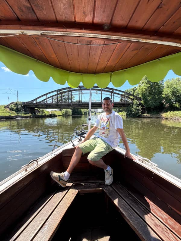 Pau a bordo de un barco de vapor en Hradec Králové