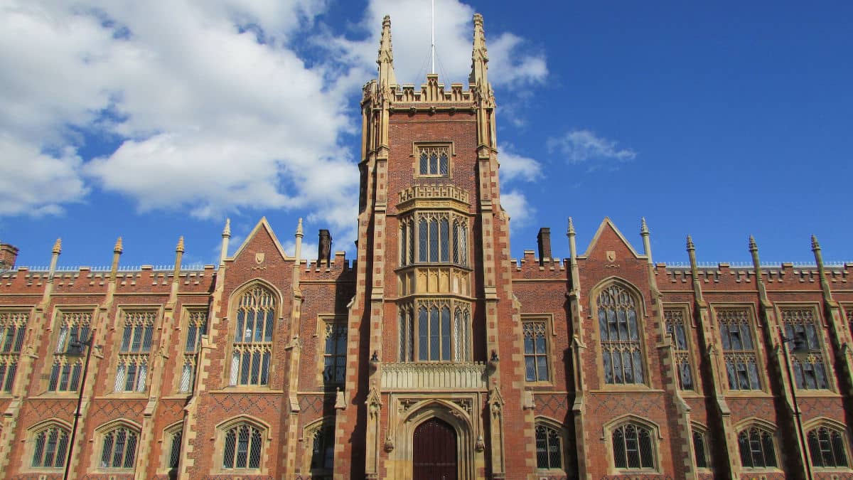 La preciosa Universidad de Queens de Belfast