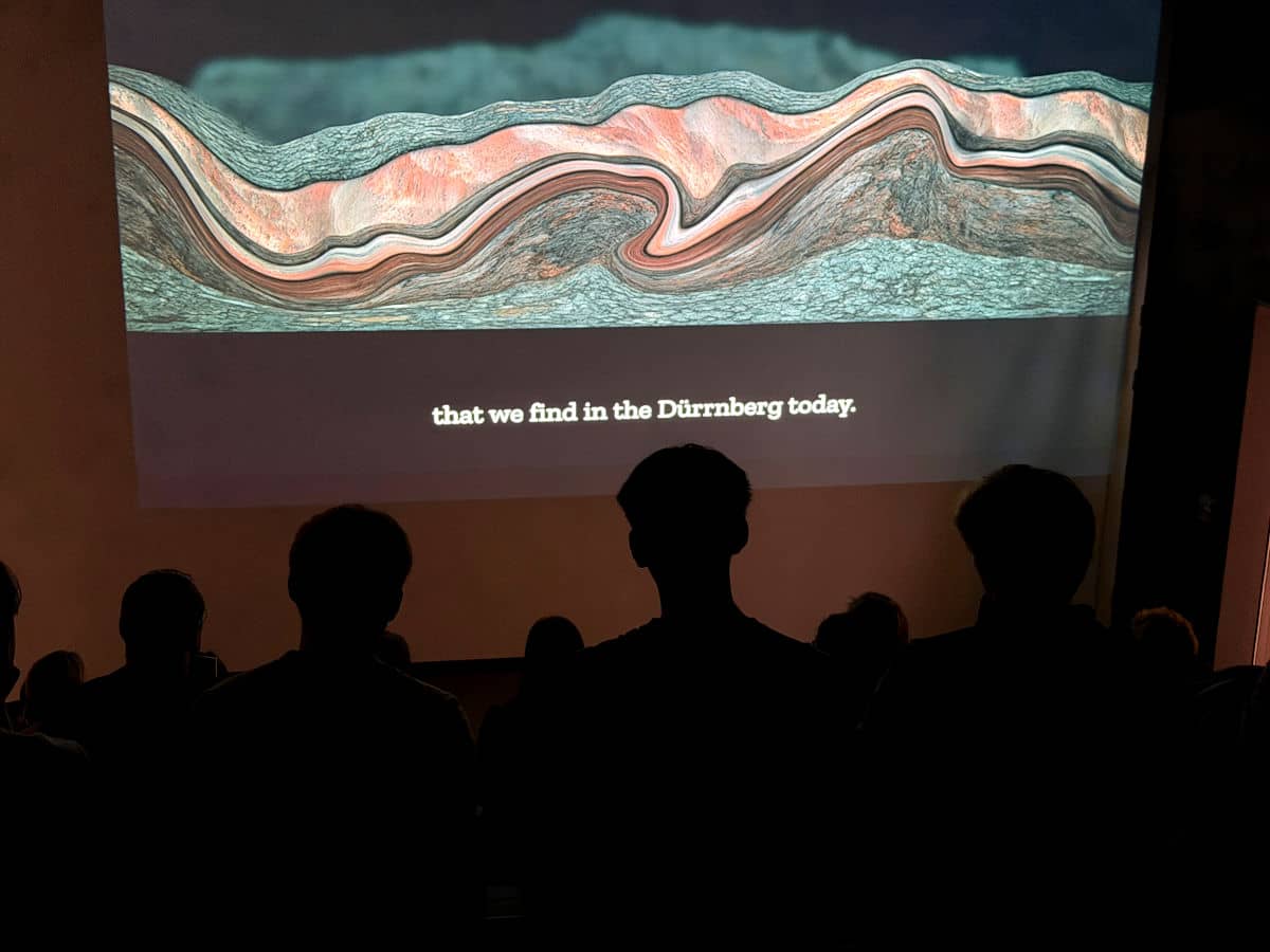 Mirando el vídeo del origen de Salzwelten Salzburgo