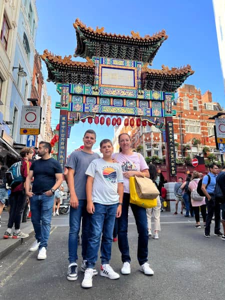 Teo, Oriol y Vero en el Chinatown de Londres