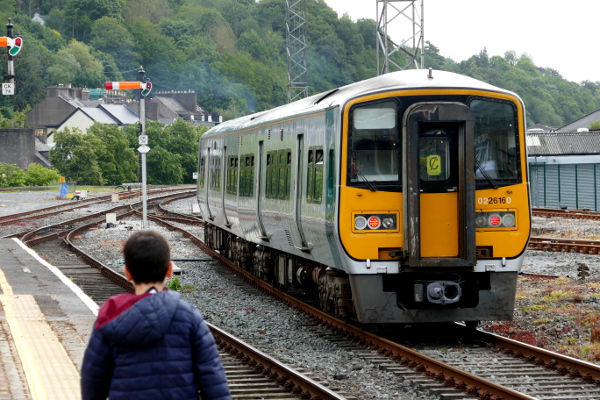Fotos de Cork en Irlanda, Teo y el tren