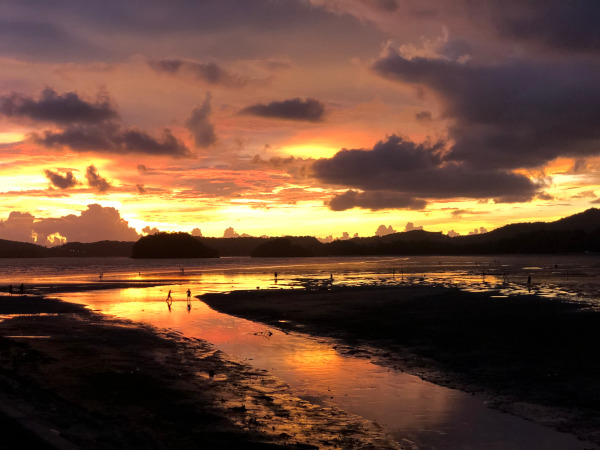 Fotos de Krabi en Tailandia, atardecer en playa Ao Nang