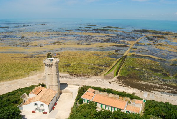 Marea baja desde el Faro de las Ballenas en la isla de Ré Marea baja desde el Faro de las Ballenas en la isla de Ré